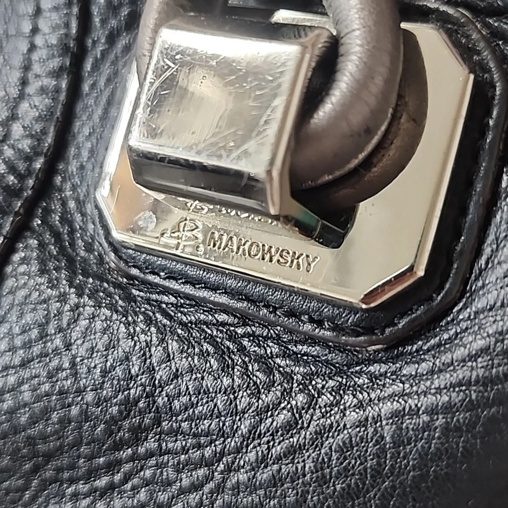 B. Makowsky black leather purse leopard lining - Picture 4 of 12